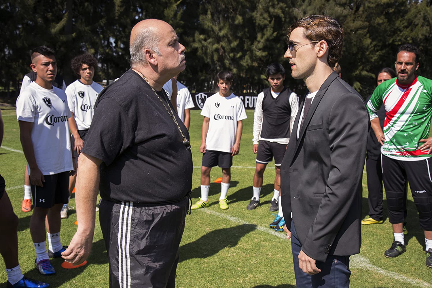 Watch Club de Cuervos - Season 1