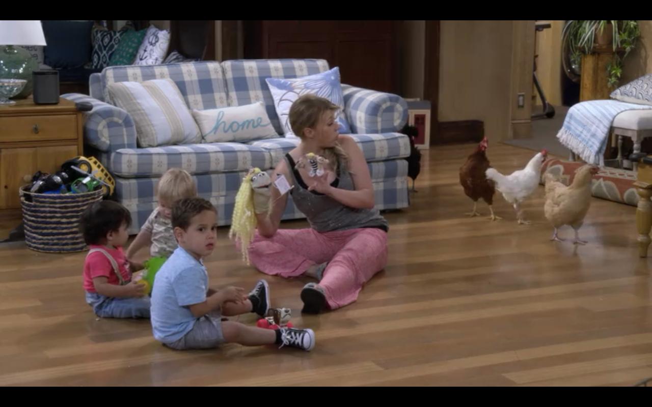 Watch Fuller House - Season 03