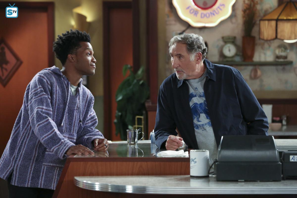 Watch Superior Donuts - Season 1