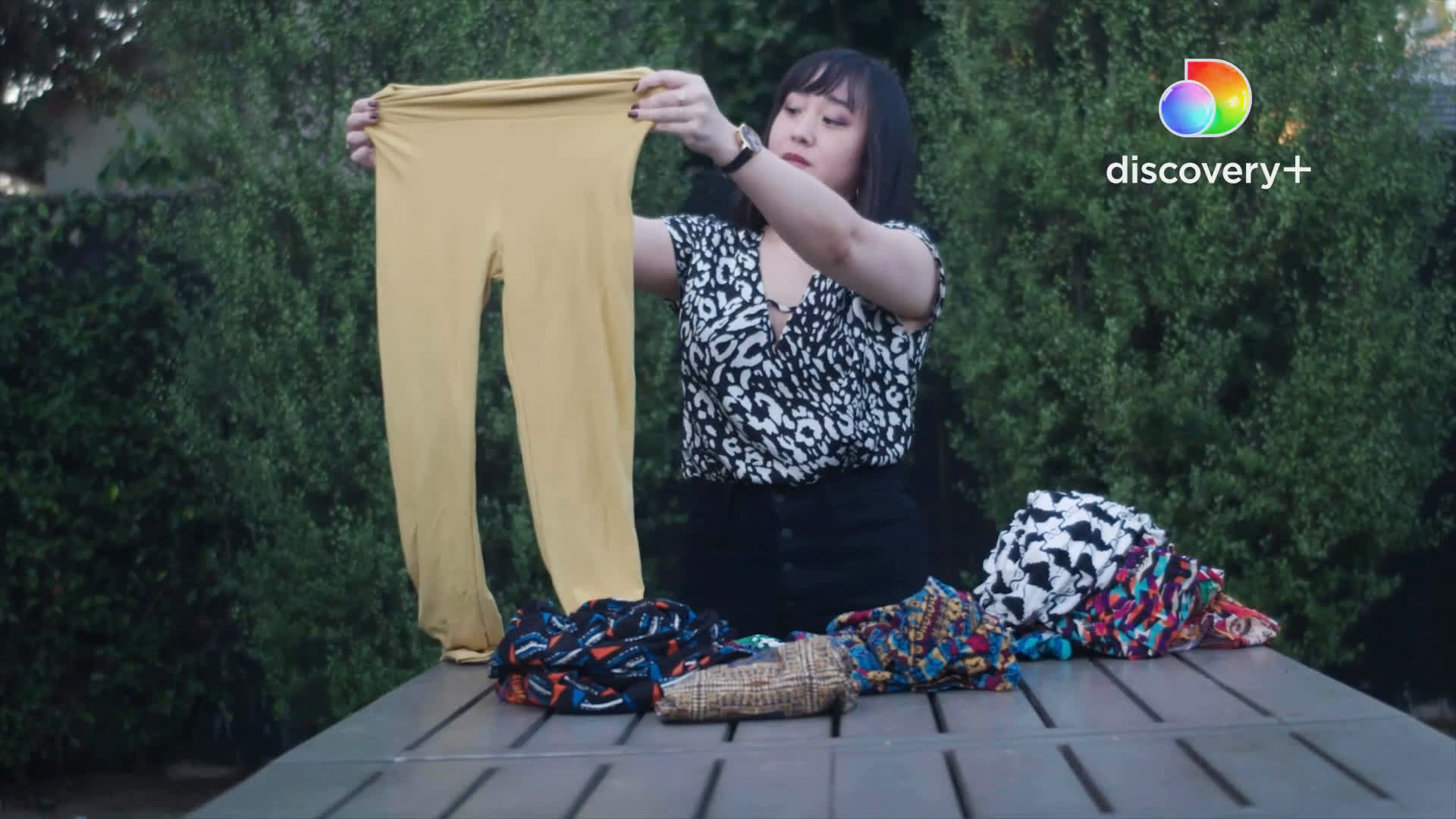 Watch The Rise and Fall of LuLaRoe